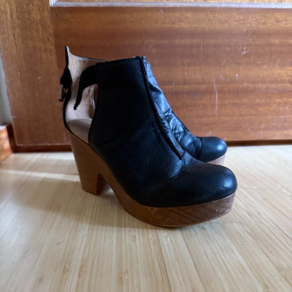 Free People Cedar Leather Clogs-Black